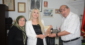 SİNOPLU SANATÇI AYGÜL YÜRÜR, ALBÜM TANITIM GECESİ DÜZENLEYECEK