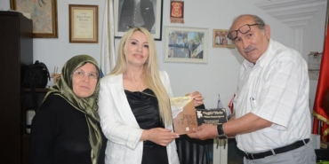 SİNOPLU SANATÇI AYGÜL YÜRÜR, ALBÜM TANITIM GECESİ DÜZENLEYECEK