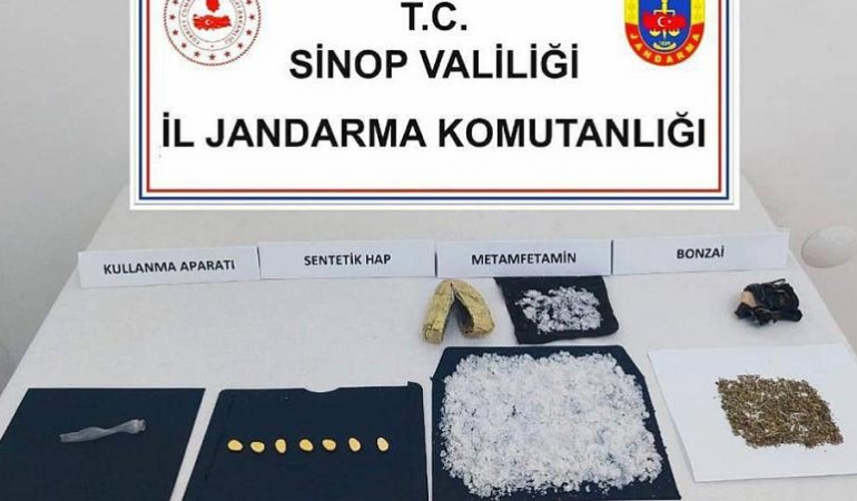 SİNOP-ÇORUM KARAYOLU ÜZERİNDE UYUŞTURUCU OPERASYONU