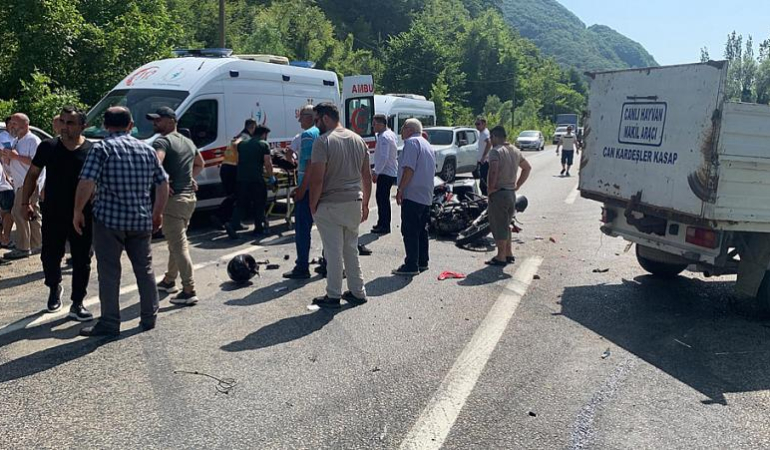 KAMYONETLE ÇARPIŞAN MOTOSİKLET SÜRÜCÜSÜ YARALANDI