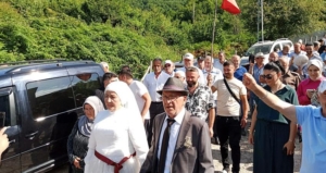 48 YIL ÖNCE YAPAMADIKLARI DÜĞÜNÜ 72 YAŞINDA YAPTILAR