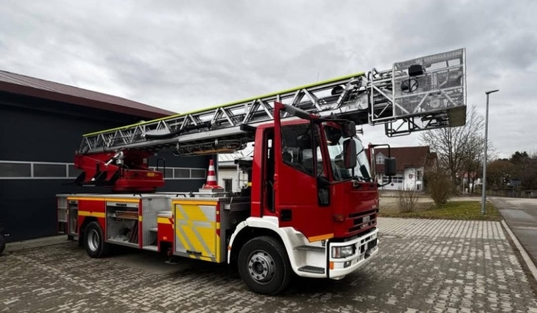 Gurbetçilerden belediyeye itfaiye aracı hibesi