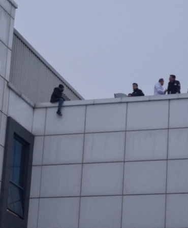 SİNOP ATATÜRK DEVLET HASTANESİ ÇATISINDA İNTİHAR GİRİŞİMİ