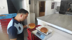 Gerze’de fırın ve marketler denetlendi