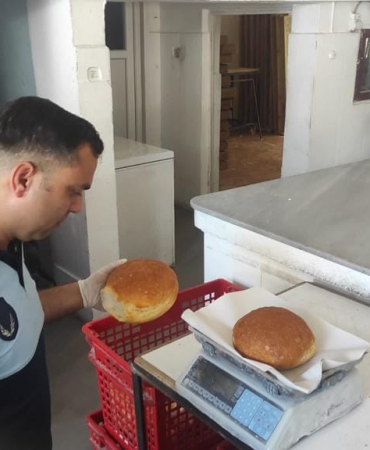 Gerze’de fırın ve marketler denetlendi