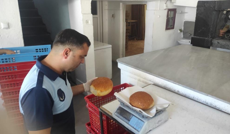 Gerze’de fırın ve marketler denetlendi