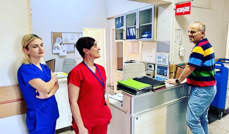 İl Müdürü Mollahüseyinoğlu Gerze ve Dikmen’de sağlık ekiplerini ziyaret etti