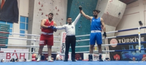 Sinoplu boksör yarı finalde