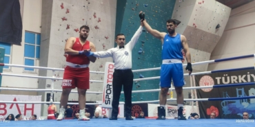 Sinoplu boksör yarı finalde