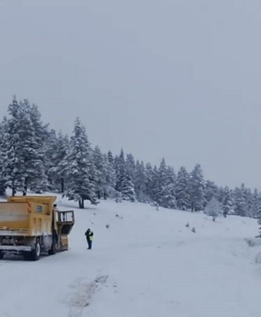 Sinop’ta kar köy yollarını kapattı