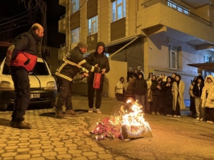 Üniversite öğrencilerine yangın güvenliği eğitimi verildi