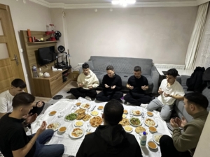 Ayancık Kaymakamı öğrencilerle iftar sofrasında buluştu