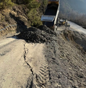 Sinop’taki heyelanlı bölgeleye ekiplerden hızlı müdahale