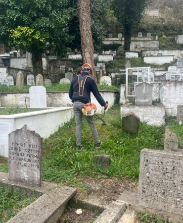 Sinop’ta bayram öncesi mezarlık temizliği