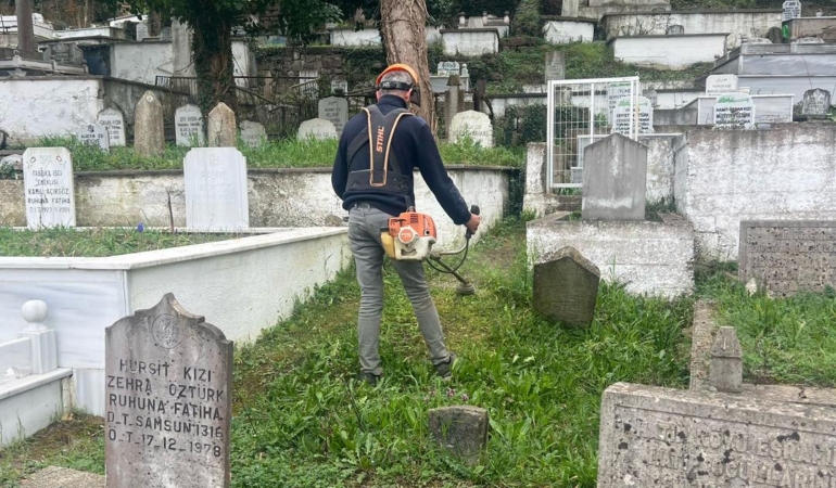 Sinop’ta bayram öncesi mezarlık temizliği