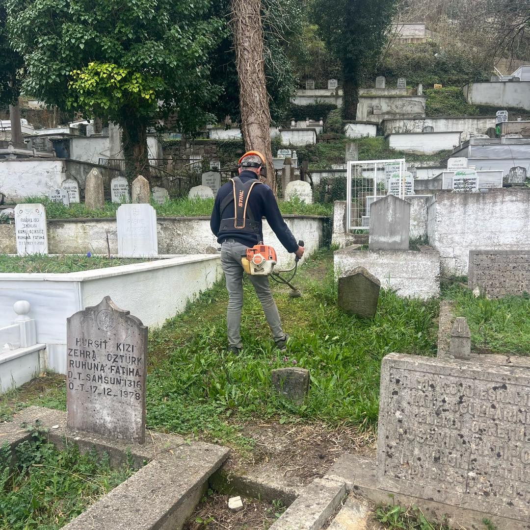 Sinop’ta bayram öncesi mezarlık temizliği