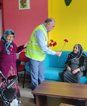 THK’DEN HUZUREVİ SAKİNLERİNE ZİYARET