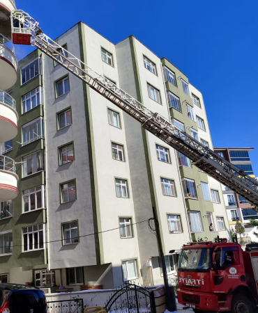 SİNOP’TA EVİN BALKONUNDA ÇIKAN YANGIN PANİĞE NEDEN OLDU