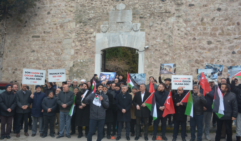 SİNOP’TA FİLİSTİNLİLER İÇİN GIYABİ CENAZE NAMAZI KILINDI