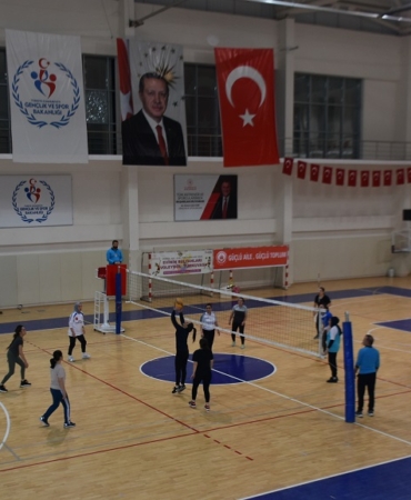 Sinop'ta Kadınlar Günü Voleybol Turnuvası düzenlendi