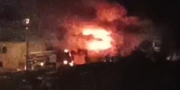 Ailesi iftara gidince evini ateşe verdi