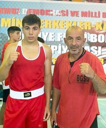 Sinoplu genç boksör Türkiye 2.si oldu