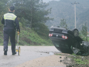 Sinop plakalı otomobil Karabük'te kaza yaptı: 4 yaralı