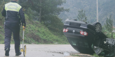 Sinop plakalı otomobil Karabük'te kaza yaptı: 4 yaralı
