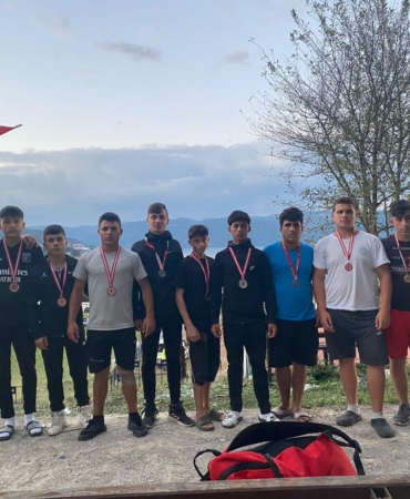 Sinoplu güreşçiler Türkiye Şampiyonasından madalya ile döndü