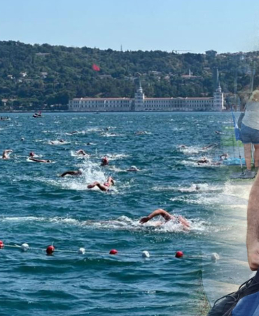 Sinoplu yüzücü kıtalar arasını 58 dakikada yüzdü