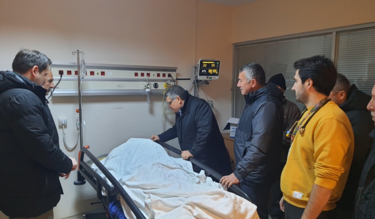 Sinop’ta göçük altında kalan yaşlı çift tedavi altında