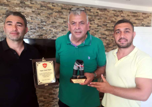 Sinop Yağlı Güreş Takımından Cemil Yıldız'a anlamlı hediye