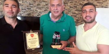 Sinop Yağlı Güreş Takımından Cemil Yıldız'a anlamlı hediye