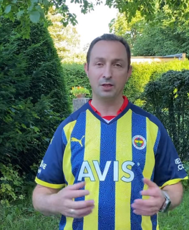 Sinoplu gazeteci takım değiştirdi