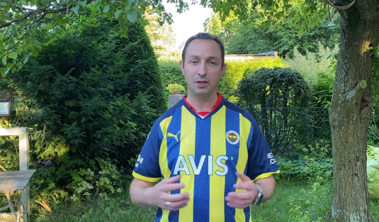 Sinoplu gazeteci takım değiştirdi