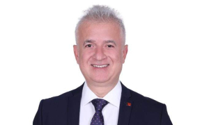 Erdinç Şimşek aday adaylık için görevinden istifa etti