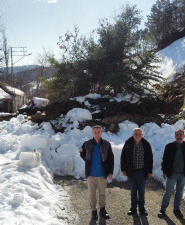 SİNOP’TA YOLU KAPATAN HEYELAN HAVADAN GÖRÜNTÜLENDİ