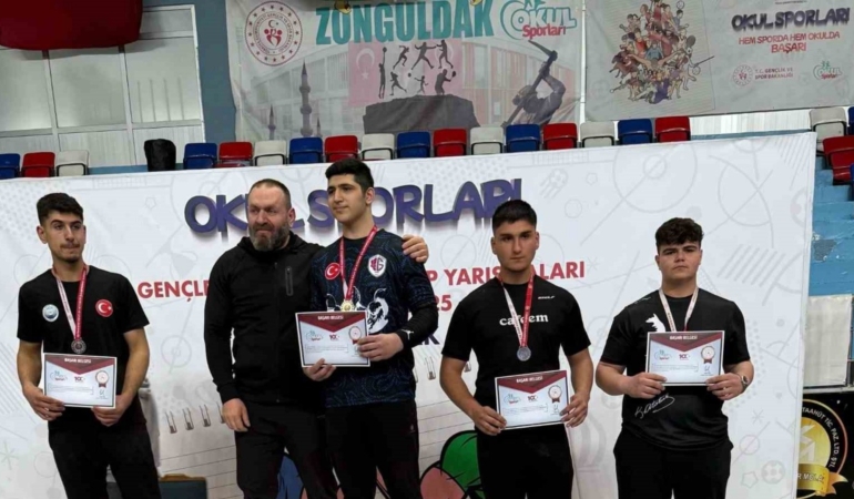 Genç sporculardan çifte başarı