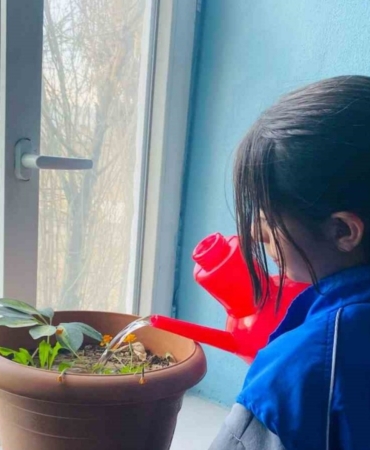 Gönüllü gençlerden cami temizliği