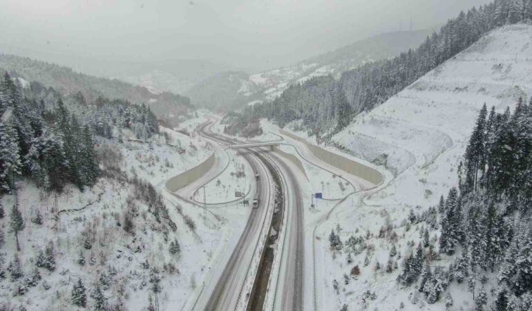 Ilgaz Dağı’nda kar yarım metreyi aştı.