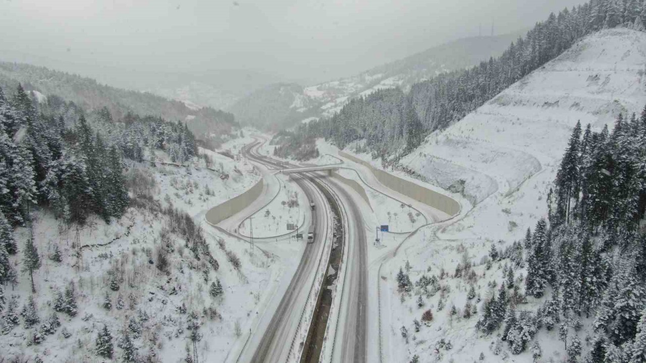 Ilgaz Dağı’nda kar yarım metreyi aştı.