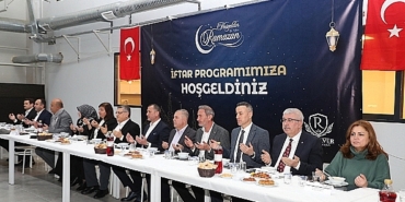 İŞ DÜNYASI VE PROTOKOL "ROVELVER"İN İFTARINDA BİR ARAYA GELDİ!