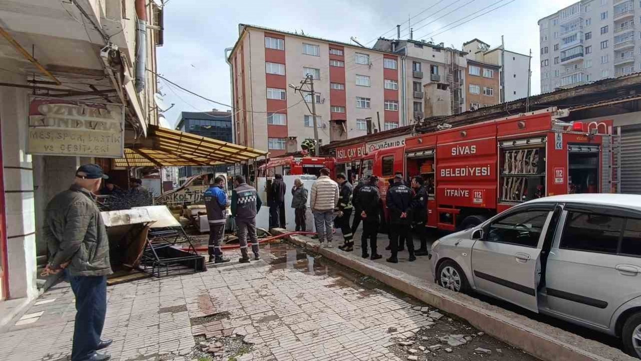 İş yerinde çıkan yangın panik yarattı