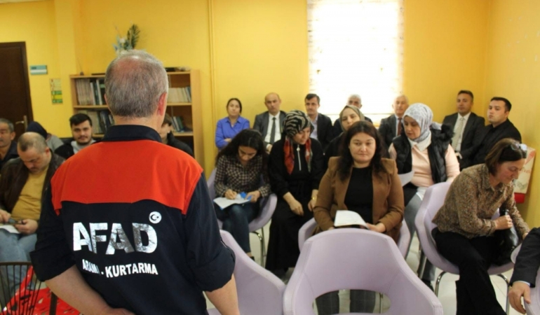 Kaymakamlık personeline afet farkındalık eğitimi