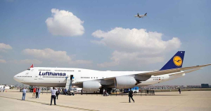 Lufthansa uçağında hayati tehlike! Mürettebat yolcuyu bağlıyor, sonra her şey kontrolden çıkıyor!