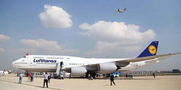 Lufthansa uçağında hayati tehlike! Mürettebat yolcuyu bağlıyor, sonra her şey kontrolden çıkıyor!