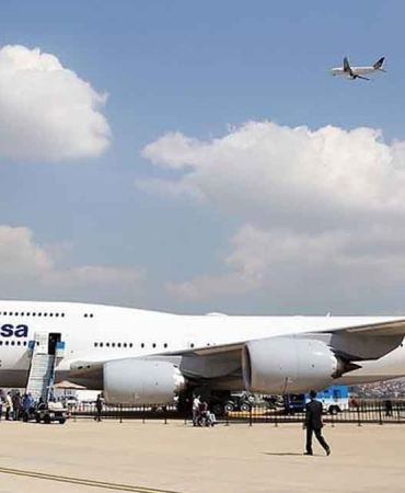 Lufthansa uçağında hayati tehlike! Mürettebat yolcuyu bağlıyor, sonra her şey kontrolden çıkıyor!