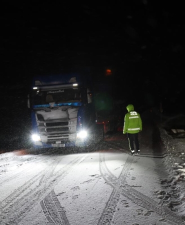 Kop Dağı Geçidi'nde kar ve tipi engeli