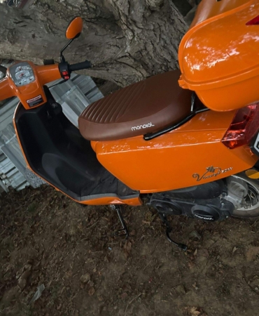 Motosiklet şarampole devrildi; 2 yaralı