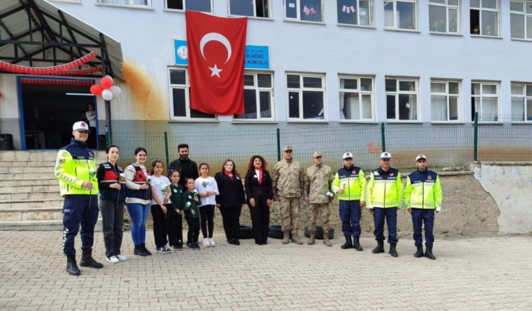 Öğrencilere "Trafik Dedektifleri Projesi" anlatıldı